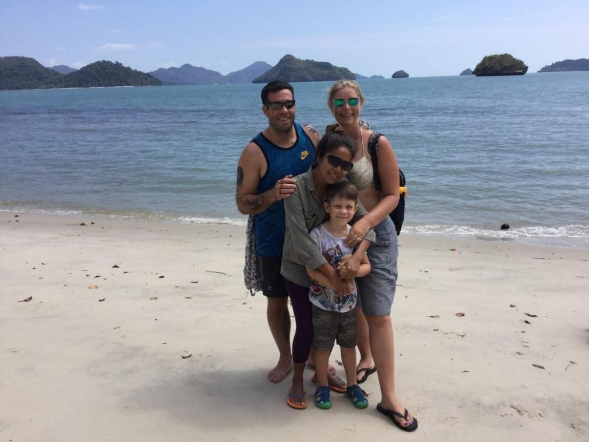 Отель Wild Pasir Panjang Pulau Tuba Экстерьер фото